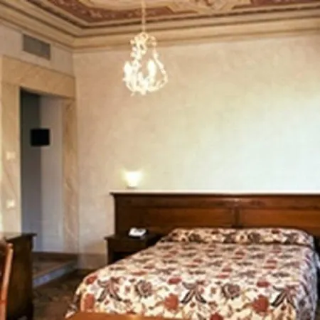 Aurora Hotel