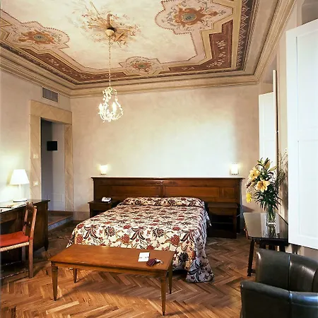 Aurora Hotel